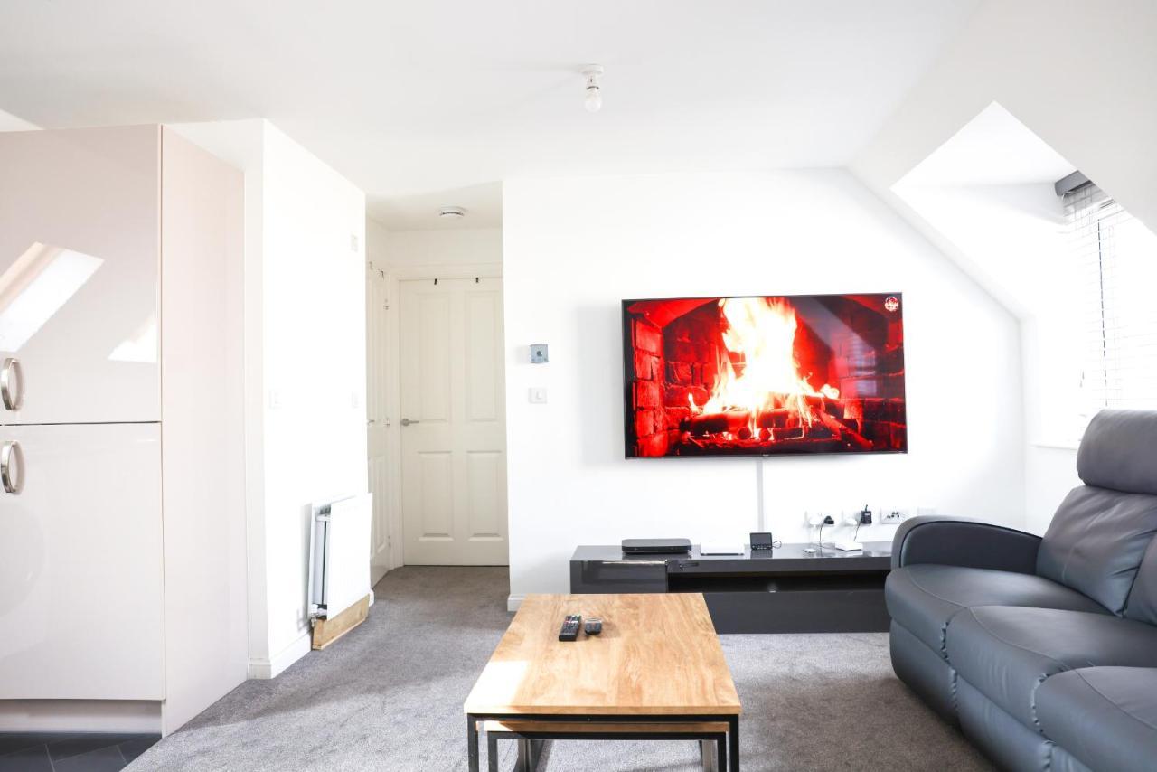 Stunning Two-Bedroom Apartment At A3Ree, Free Parking, Near Cribbs Causeway Mall Bristol Buitenkant foto
