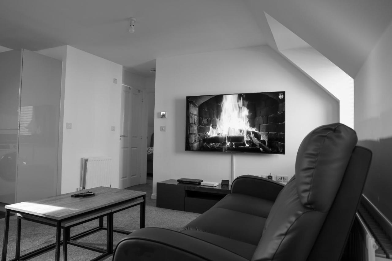Stunning Two-Bedroom Apartment At A3Ree, Free Parking, Near Cribbs Causeway Mall Bristol Buitenkant foto