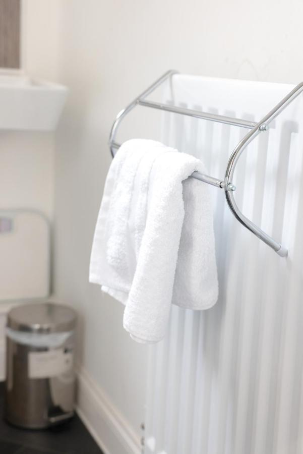 Stunning Two-Bedroom Apartment At A3Ree, Free Parking, Near Cribbs Causeway Mall Bristol Buitenkant foto