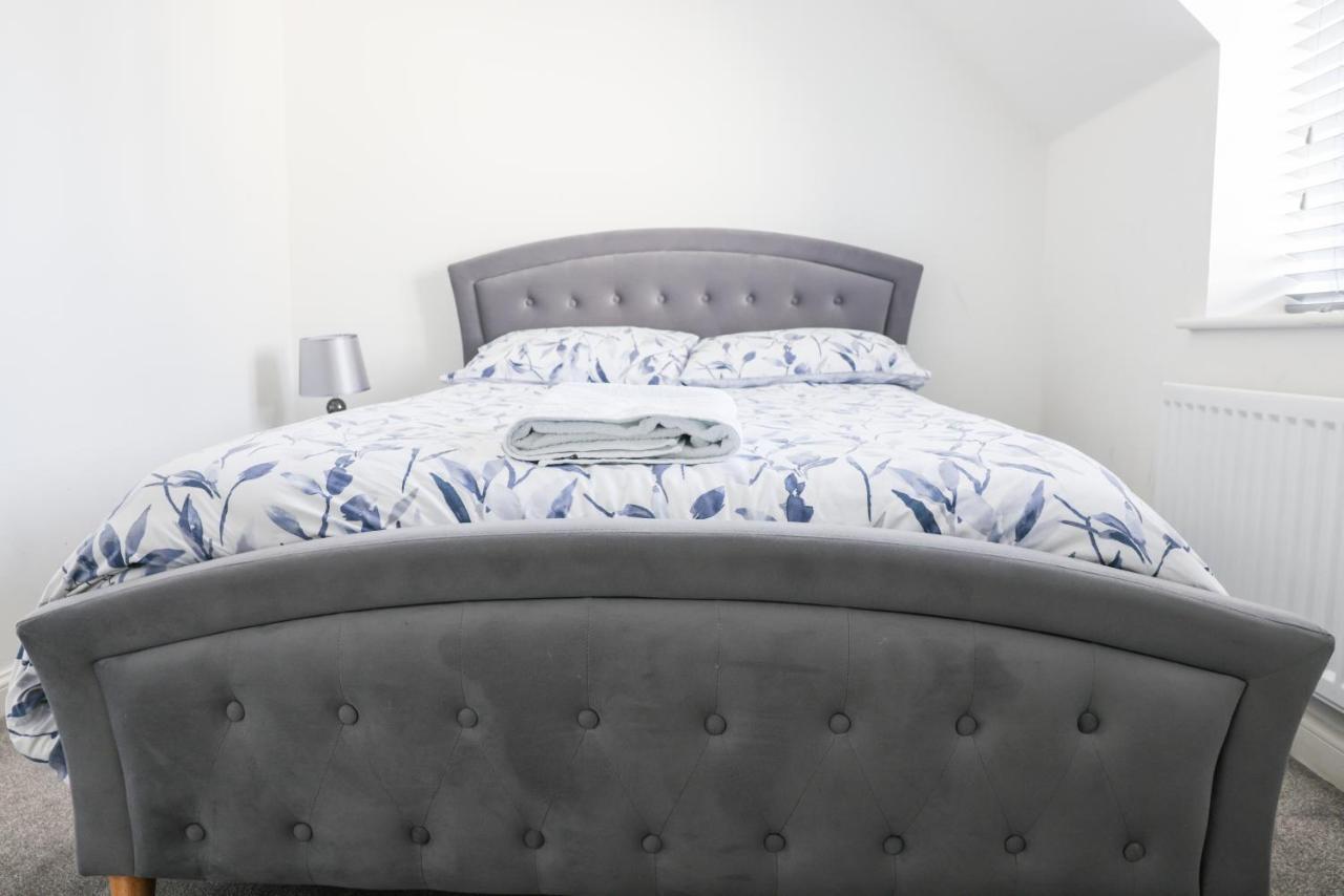 Stunning Two-Bedroom Apartment At A3Ree, Free Parking, Near Cribbs Causeway Mall Bristol Buitenkant foto