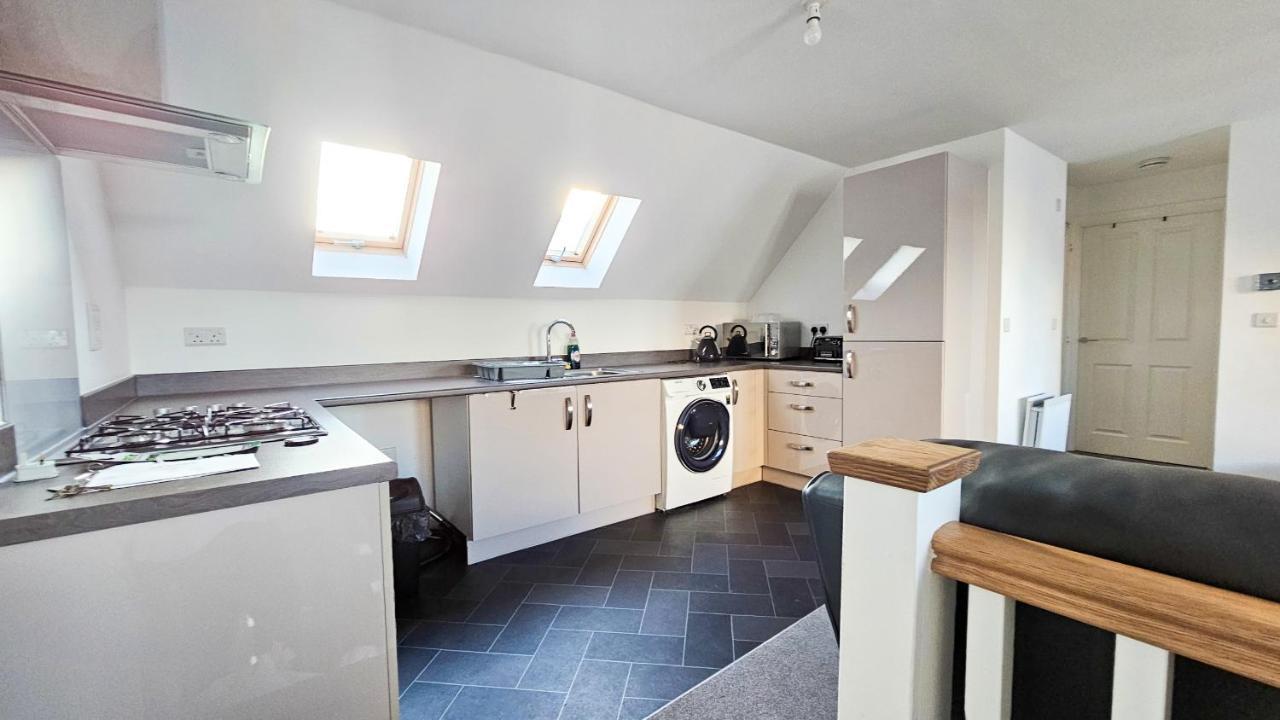 Stunning Two-Bedroom Apartment At A3Ree, Free Parking, Near Cribbs Causeway Mall Bristol Buitenkant foto