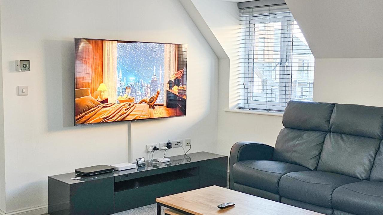 Stunning Two-Bedroom Apartment At A3Ree, Free Parking, Near Cribbs Causeway Mall Bristol Buitenkant foto