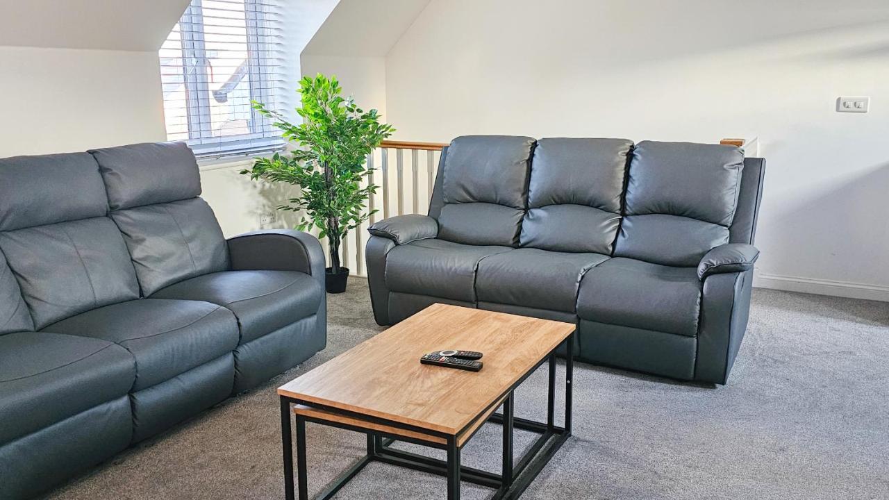 Stunning Two-Bedroom Apartment At A3Ree, Free Parking, Near Cribbs Causeway Mall Bristol Buitenkant foto