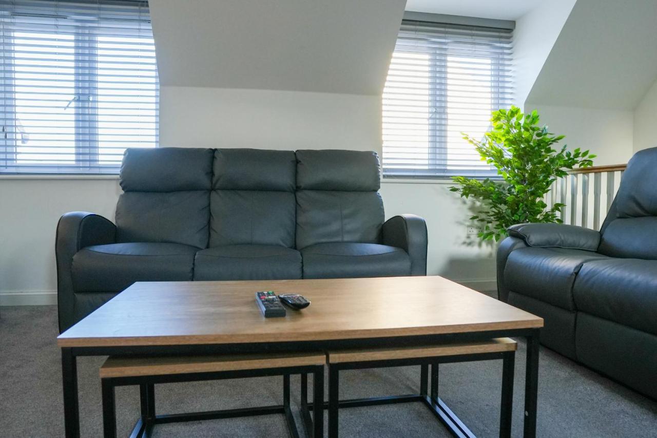 Stunning Two-Bedroom Apartment At A3Ree, Free Parking, Near Cribbs Causeway Mall Bristol Buitenkant foto