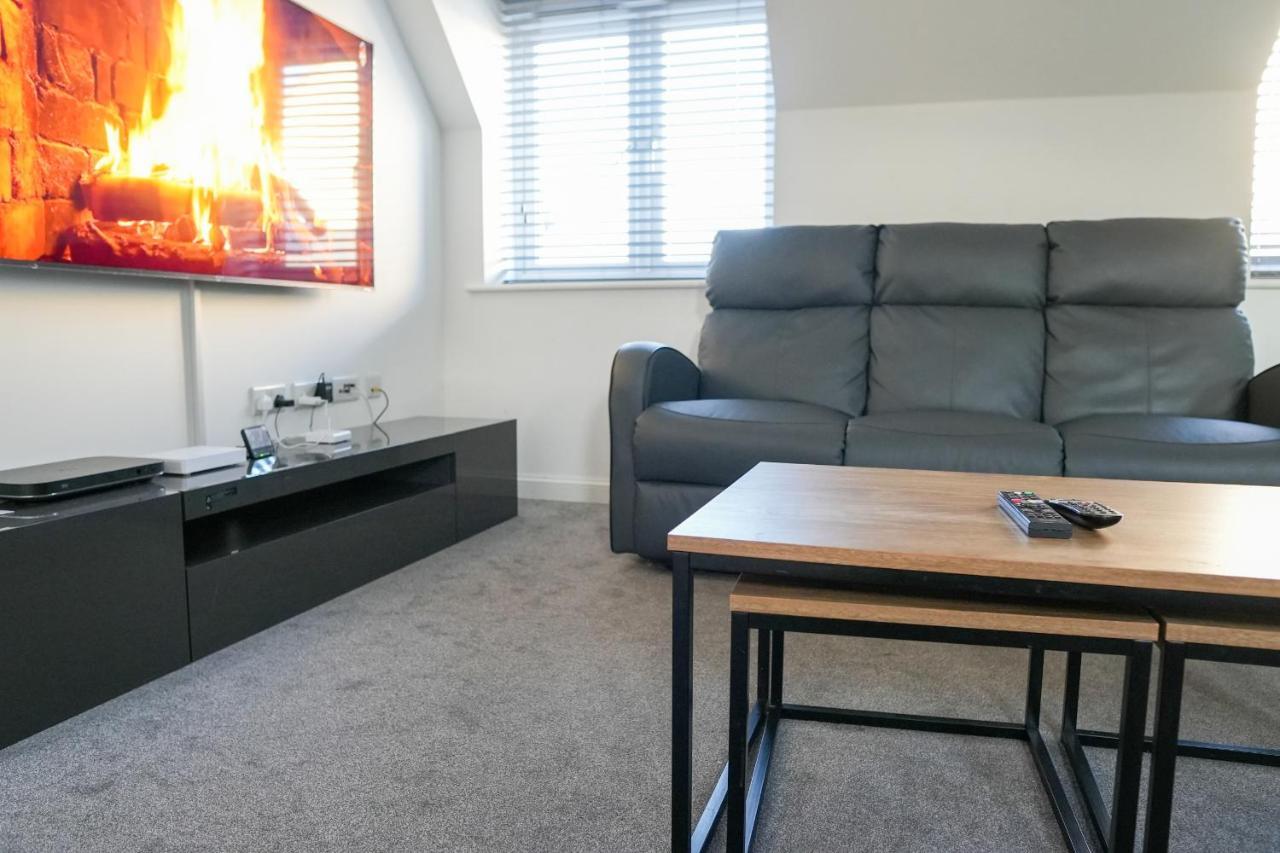 Stunning Two-Bedroom Apartment At A3Ree, Free Parking, Near Cribbs Causeway Mall Bristol Buitenkant foto