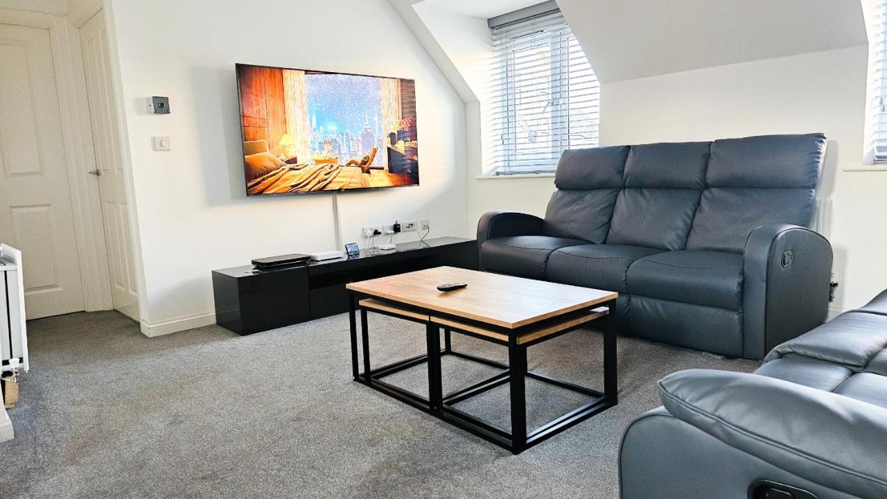 Stunning Two-Bedroom Apartment At A3Ree, Free Parking, Near Cribbs Causeway Mall Bristol Buitenkant foto