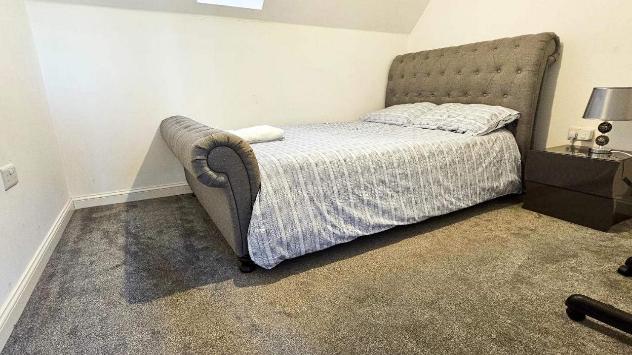 Stunning Two-Bedroom Apartment At A3Ree, Free Parking, Near Cribbs Causeway Mall Bristol Buitenkant foto