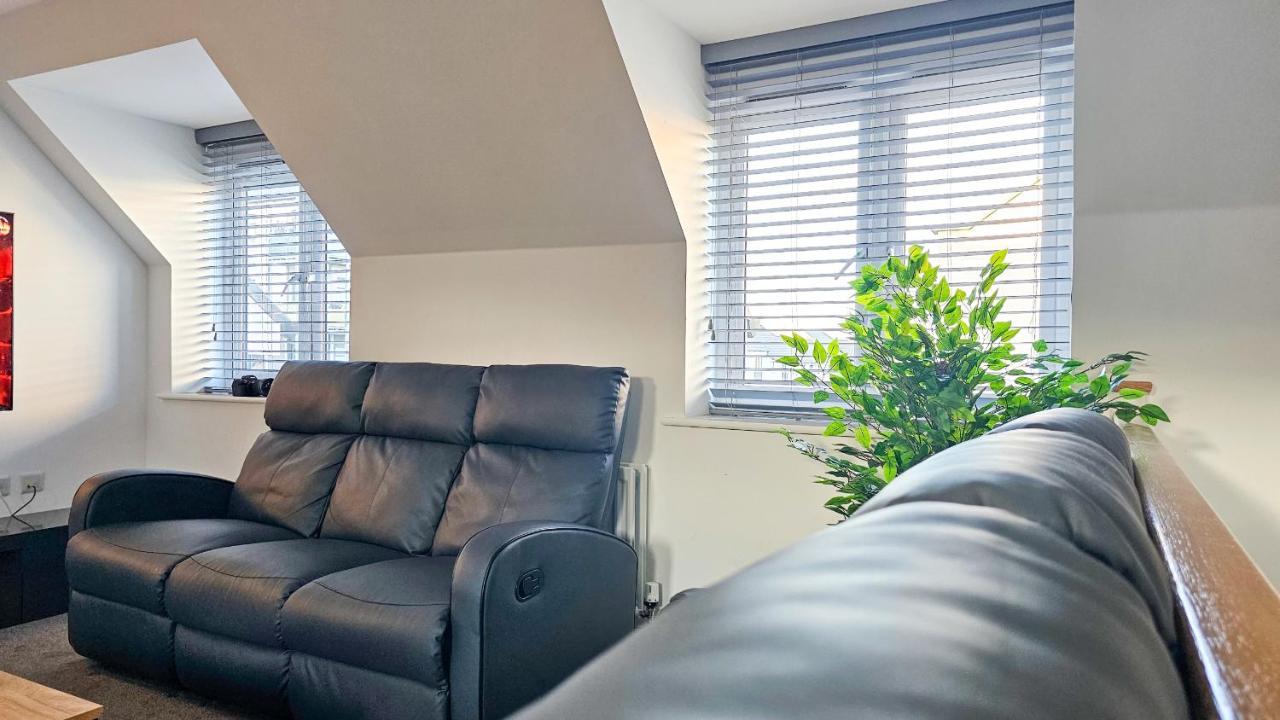 Stunning Two-Bedroom Apartment At A3Ree, Free Parking, Near Cribbs Causeway Mall Bristol Buitenkant foto