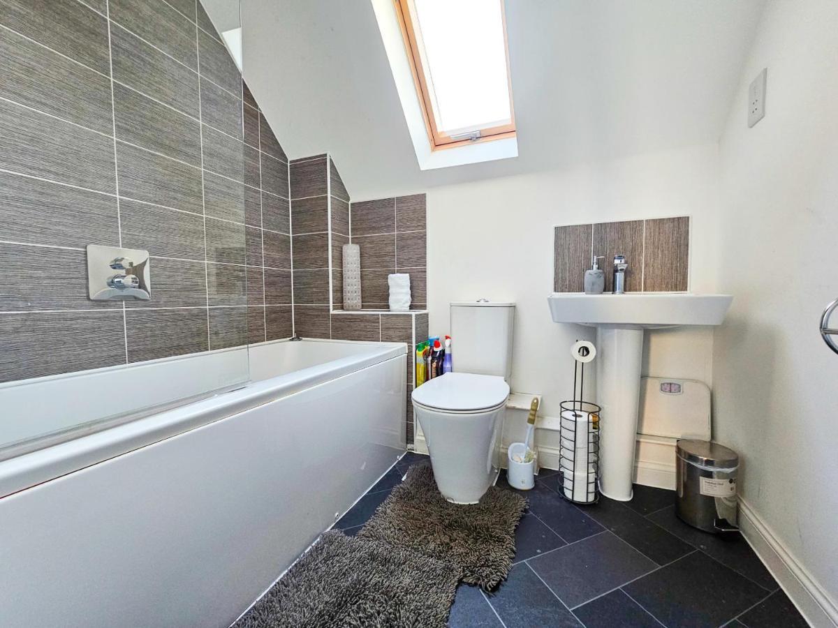 Stunning Two-Bedroom Apartment At A3Ree, Free Parking, Near Cribbs Causeway Mall Bristol Buitenkant foto