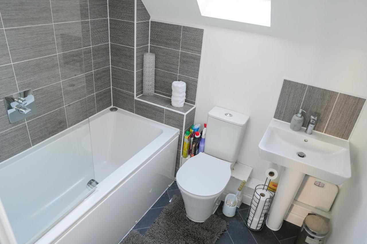 Stunning Two-Bedroom Apartment At A3Ree, Free Parking, Near Cribbs Causeway Mall Bristol Buitenkant foto