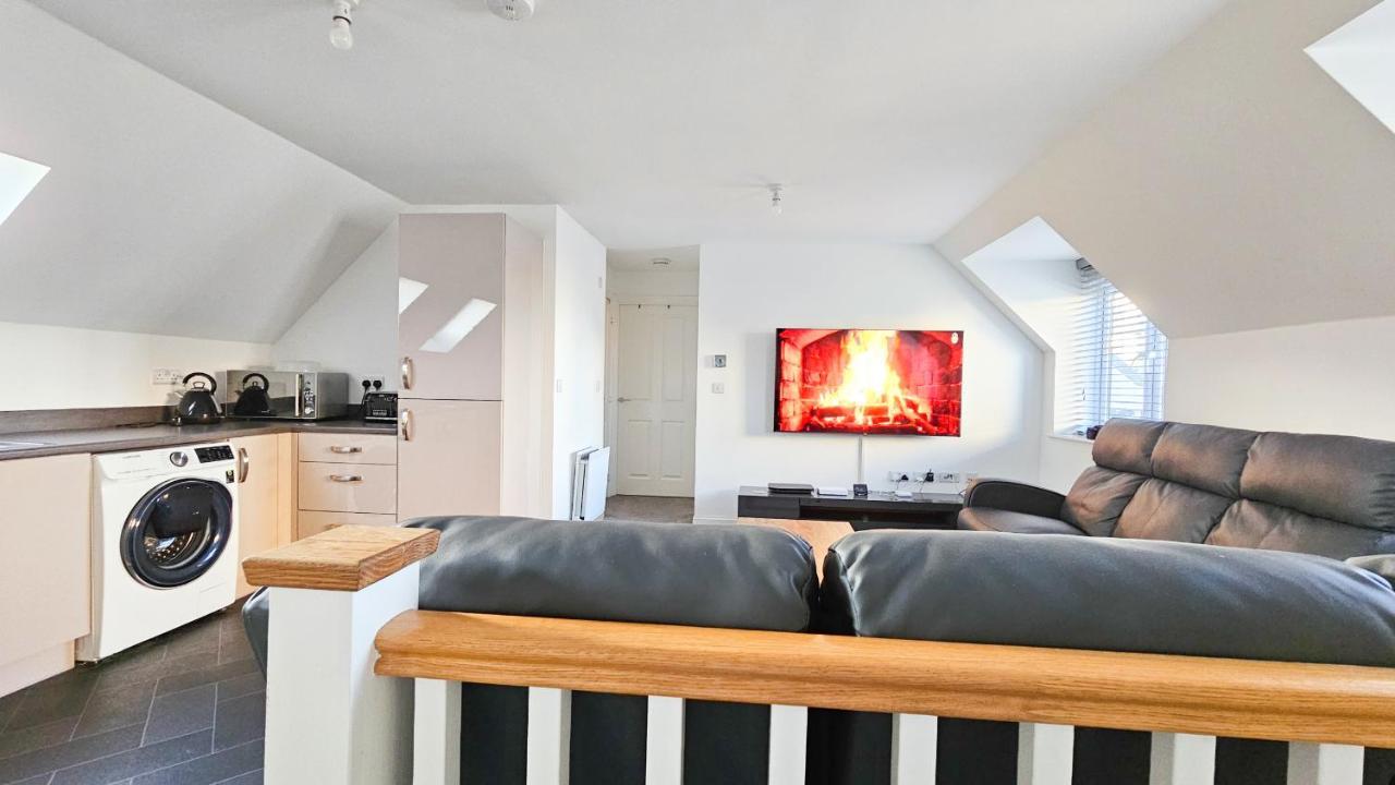 Stunning Two-Bedroom Apartment At A3Ree, Free Parking, Near Cribbs Causeway Mall Bristol Buitenkant foto