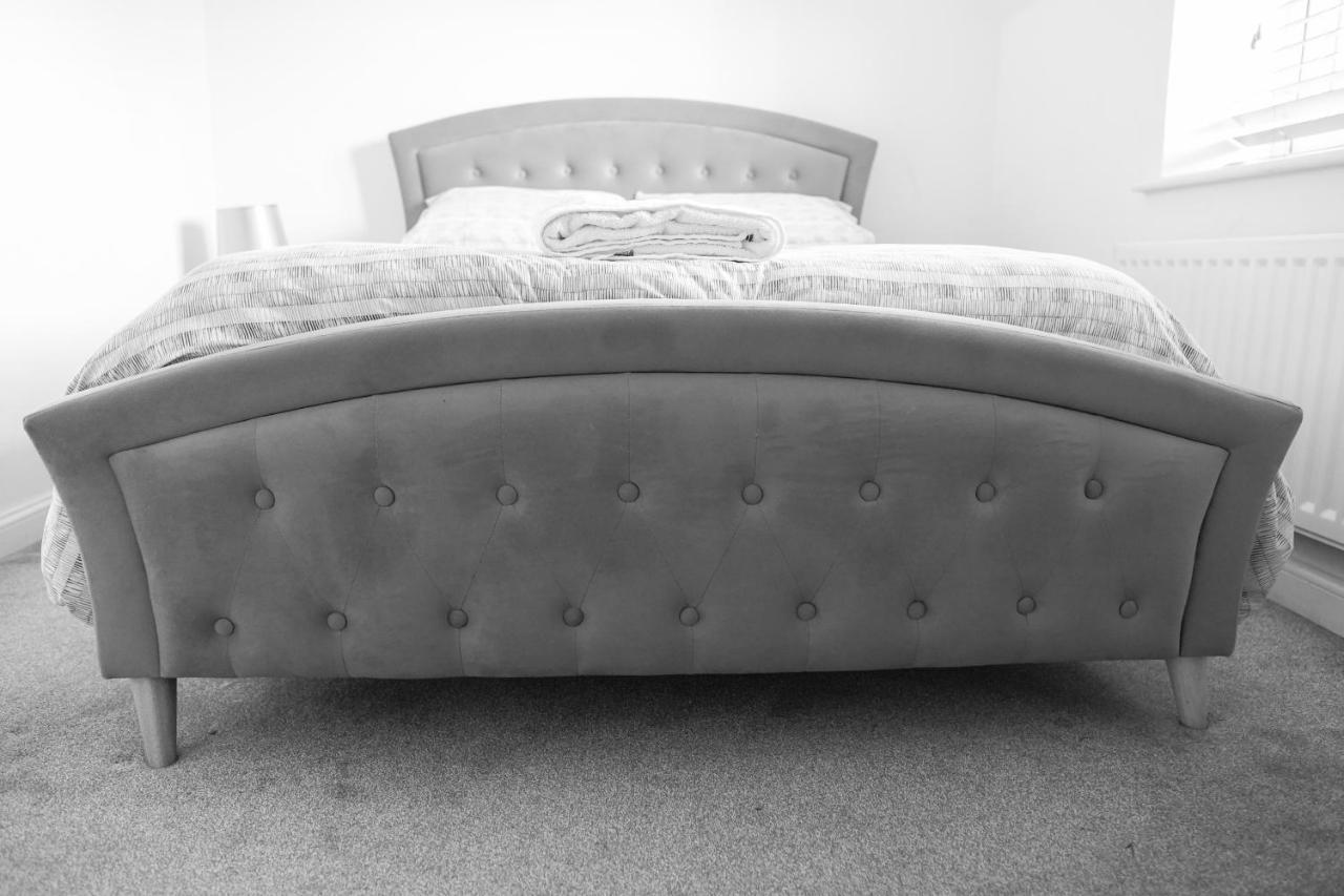 Stunning Two-Bedroom Apartment At A3Ree, Free Parking, Near Cribbs Causeway Mall Bristol Buitenkant foto