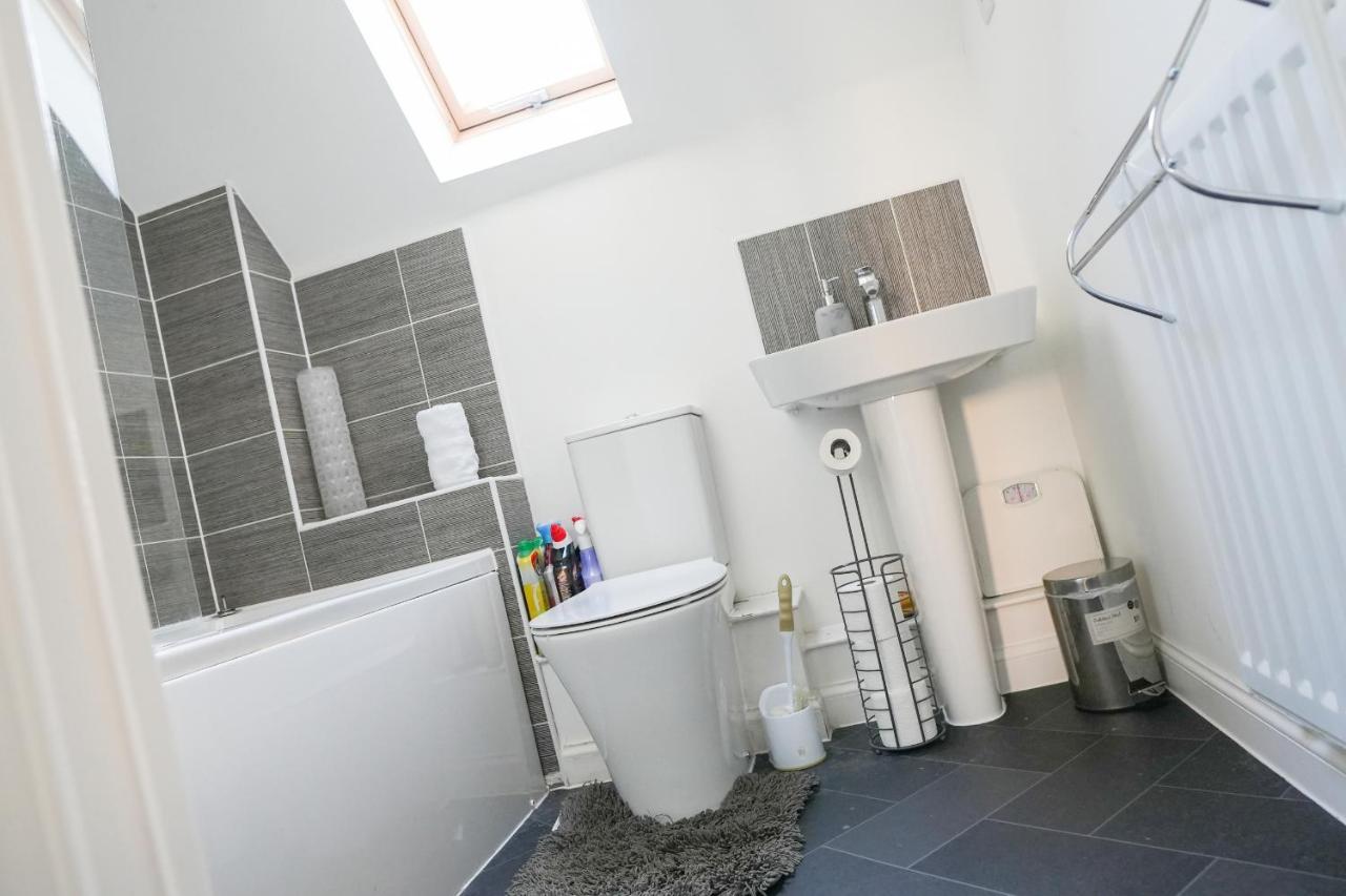 Stunning Two-Bedroom Apartment At A3Ree, Free Parking, Near Cribbs Causeway Mall Bristol Buitenkant foto