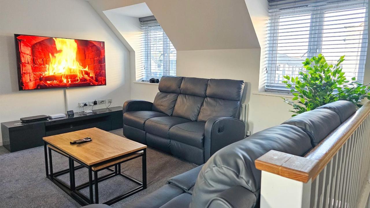 Stunning Two-Bedroom Apartment At A3Ree, Free Parking, Near Cribbs Causeway Mall Bristol Buitenkant foto