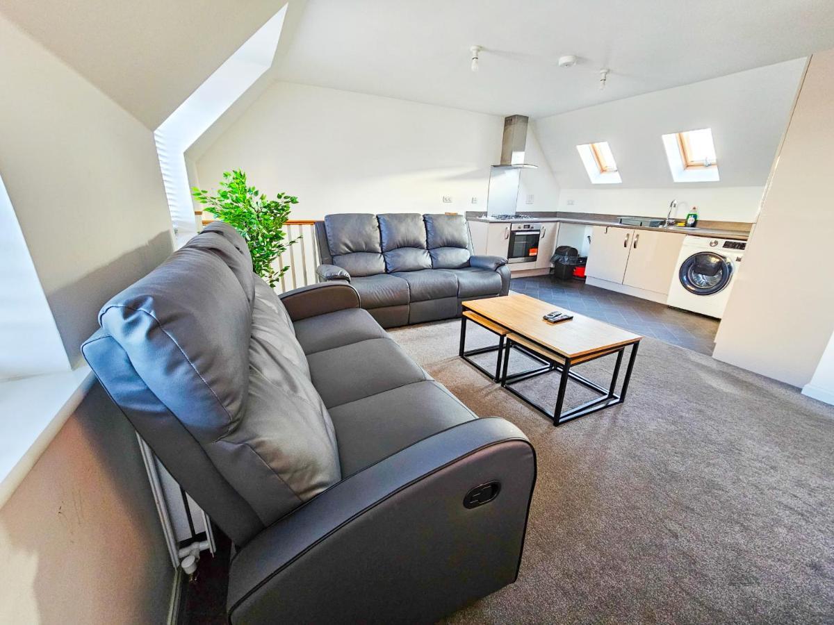 Stunning Two-Bedroom Apartment At A3Ree, Free Parking, Near Cribbs Causeway Mall Bristol Buitenkant foto