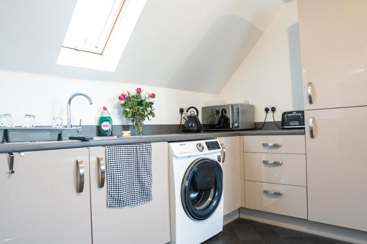 Stunning Two-Bedroom Apartment At A3Ree, Free Parking, Near Cribbs Causeway Mall Bristol Buitenkant foto